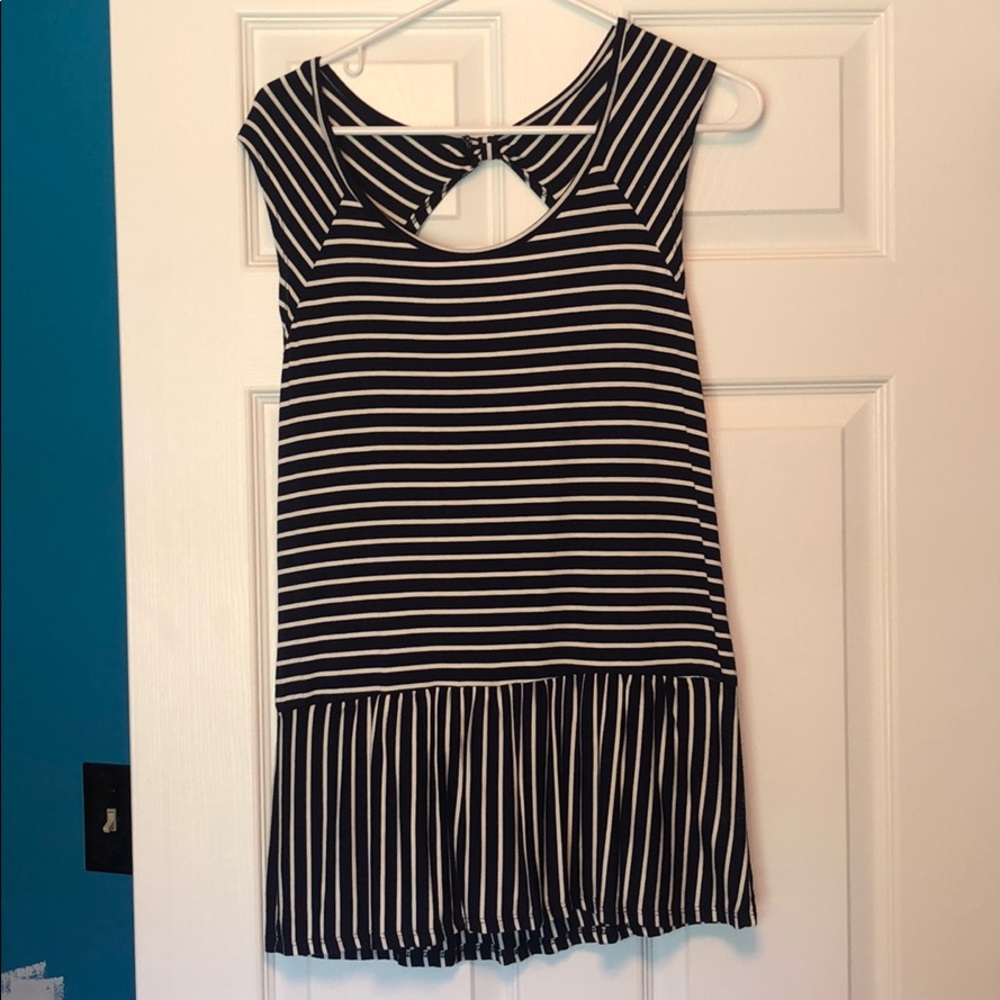 Maurice’s shirt size medium